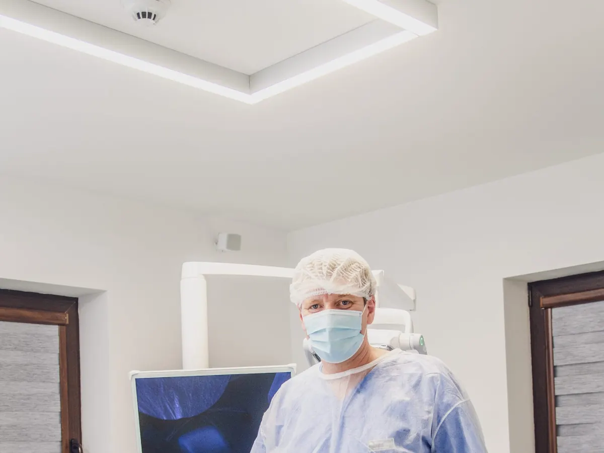 Dr. Sergiu Silion in cabinetul stomatologic